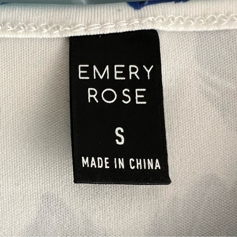 Emery Rose Blue and White Floral Dress 🥳 - Picture 3 of 4